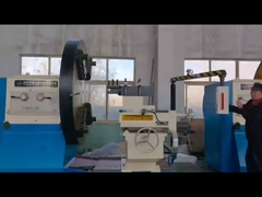 Flansche mit Blick auf die Drehmaschine